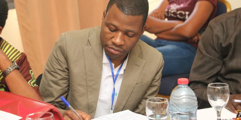 Le paysage médiatique camerounais s’enrichit avec la nomination du jeune Yanick Bezang à la coordination du projet Cameroun Media+, une initiative de la Fédération internationale des journalistes (FIJ). La nouvelle rendue publique le 17 février sur les réseaux sociaux de la FIJ, donne à croire à une démarche innovante visant à renforcer les droits des médias et des journalistes dans le pays.