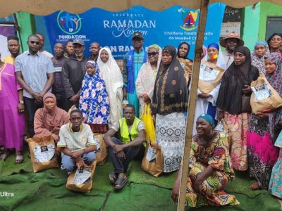 La cérémonie de remise des denrées alimentaires par l’organisation à une centaine de personnes de la capitale économique camerounaise, s’est déroulée jeudi dernier au quartier New-Bell Congo.