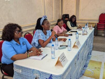 Les femmes du secteur financier, en particulier celles des coopératives de crédit de Douala, se sont réunies autour du thème : "Autonomisation des femmes et renforcement des communautés : un chemin vers la prospérité collective". Cette rencontre, organisée le 7 mars dans la salle de conférences de Mupeci, était une initiative de la Ligue des Coopératives de Crédit du Cameroun (CamCCUL), pour marquer la 40ème édition de la célébration de la Journée internationale de la femme (JIF), et visait à renforcer l'engagement de ces dernières dans le mouvement d'épargne et de crédit.