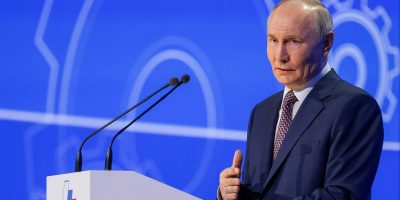 Le président de la Fédération de Russie, Vladimir Poutine se demande pourquoi les sept sont-ils considérés comme les "plus grands" alors qu'il y a plus grand qu'eux?