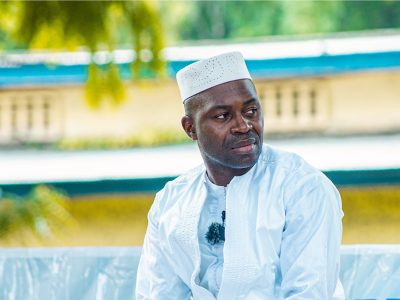 Dans sa sortie du 3 avril, le Parlement européen a adopté une résolution condamnant la persécution des journalistes au Cameroun, citant les cas d’Amadou Vamoulké, Kingsley Fomunyuy Njoka, Mancho Bibixy, Thomas Awah Junior et Tsi Conrad. Elle exige leur libération immédiate et sans condition, et appelle les autorités camerounaises à garantir la liberté de la presse, notamment à l’approche de la présidentielle de 2025. 