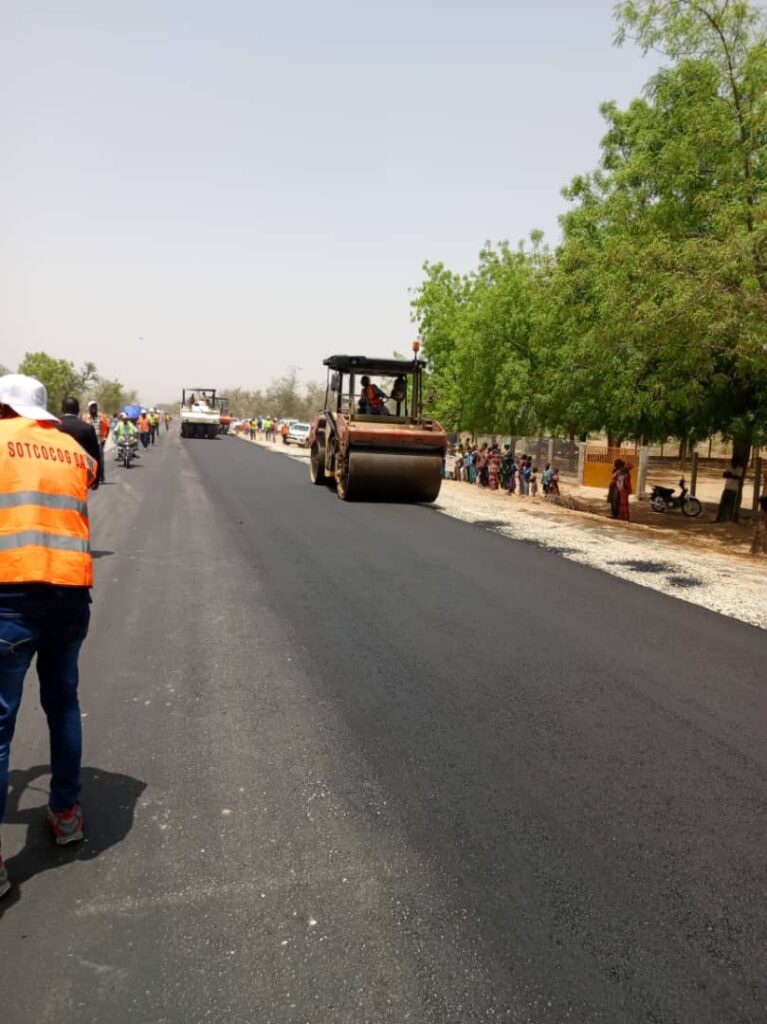 Le Premier ministre camerounais a évalué l’état d’avancement des chantiers routiers de l’Extrême-Nord mardi 29 avril 2025.