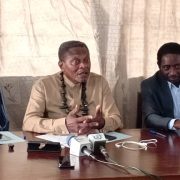 Lors d’une conférence de presse tenue ce 9 mai 2025 au siège du MANIDEM à Douala, le Groupe de Douala a officialisé son appel à une vaste mobilisation politique et citoyenne en vue de l’élection présidentielle. S’inspirant de l’expérience de l’Union Pour le Changement de 1992, les initiateurs entendent fédérer les forces sociales et politiques autour d’un programme commun.