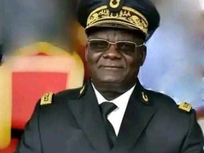 Face aux incidents liés à l’ivresse pendant les veillées funèbres, le préfet du Nyong et Mfoumou prend une décision forte : interdiction de la vente ambulante d’alcool sur les lieux d’obsèques. 