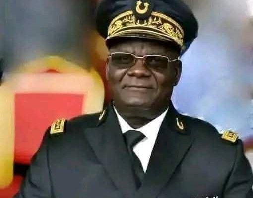 Face aux incidents liés à l’ivresse pendant les veillées funèbres, le préfet du Nyong et Mfoumou prend une décision forte : interdiction de la vente ambulante d’alcool sur les lieux d’obsèques. 