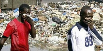 Convoqués en urgence cette semaine à Yaoundé par le ministère de l’Habitat et du développement urbain (MINDHU), les États généraux sur la gestion des ressources en déchets ont été organisés en réponse à une crise devenue critique : celle de nos villes, désormais assimilables à des décharges à ciel ouvert. L’absence de bacs, l’insuffisance de la logistique, la prolifération des dépôts anarchiques à chaque coin de rue et la faiblesse de la gouvernance locale ont fait de la gestion des déchets un enjeu de santé publique, mais aussi de dignité urbaine.