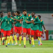 À quelques jours des matchs amicaux face à l’Ouganda et à la Guinée Équatoriale, le sélectionneur des Lions Indomptables, Marc Brys, a publié la liste des 25 joueurs retenus pour ce rassemblement. Entre cadres confirmés, nouveaux visages et trois joueurs issus du championnat local, cette sélection s’annonce stratégique en vue des prochaines échéances.