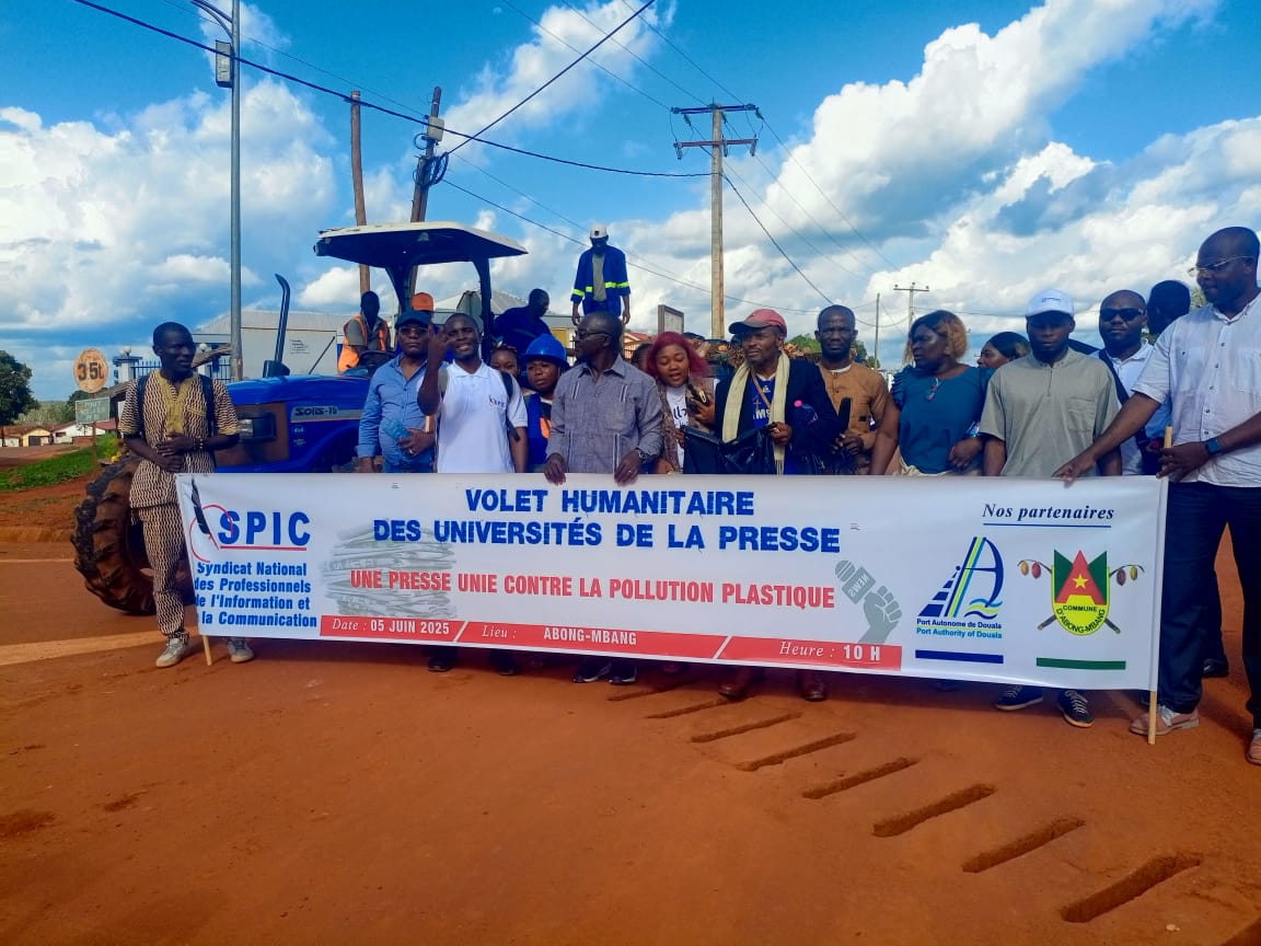 Dans le cadre de la Journée mondiale de l'Environnement le 5 juin dernier, une cinquantaine de journalistes membres du Syndicat des Professionnels de l'Information et de la Communication (SPIC) se sont joints au maire de cette commune de la région de l'Est Cameroun pour une action citoyenne.