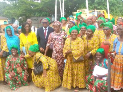 La 15e édition de la Journée internationale des veuves se déroule le 23 juin prochain. En prélude à cette célébration, la mairie d'arrondissement de Douala 3e a procédé le lundi 16 juin 2025 au lancement d’une semaine d'activités y relative. C'était en présence du maître des lieux, Valentin Bossambo Epoupa.