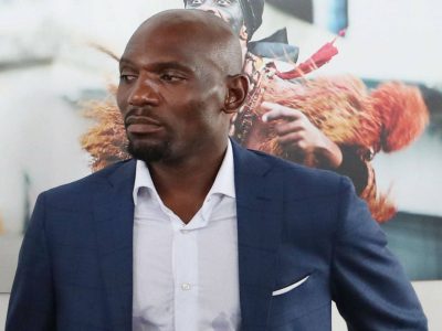 La Commission d’éthique de la Fecafoot a prononcé de lourdes sanctions à l’encontre de Geremi Njitap, président du Syndicat national des footballeurs camerounais (Synafoc), et de son secrétaire général Me Daniel Blaise Ngos. Cette décision, qui fait suite à un incident survenu dans le vestiaire des Lions Indomptables lors de la CAN 2024 en Côte d’Ivoire, relance le débat sur les tensions internes au sein du football camerounais et la gestion des conflits d’autorité dans les grandes compétitions.