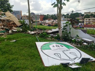 Incroyable, mais vrai. Le siège régional du Social democratic front (SDF) situé au quartier Olézoa à Yaoundé, « a été illégalement démoli ce mercredi 18 juin 2025 sur instruction d’un officier supérieur de la Gendarmerie nationale », informe, indigné, le Secrétariat national à la communication du parti qui célèbre ses 35 ans d’existence cette année.  