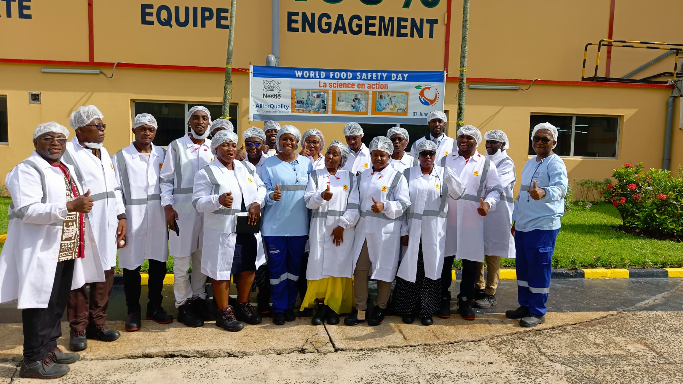 Alors que le monde célébrait le 07 juin dernier la Journée mondiale de la sécurité alimentaire sous le thème « La science en action », Nestlé Cameroun a choisi d’aller au-delà du symbolique. L’entreprise a consacré tout le mois de juin à cette thématique cruciale, démontrant ainsi son engagement concret pour la santé des consommateurs.