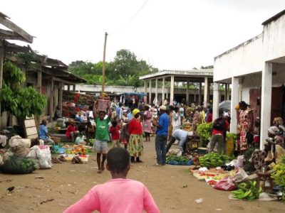 Le verdict du concours départemental « Villes propres » dans la Lekié, département de la région du Centre, est désormais connu. La commune de Monatélé s'est illustrée en obtenant un score de 83 sur 104, s'adjugeant ainsi la première place. À l'opposé, Ebebda se retrouve en dernière position, avec un score préoccupant de 51,5, reléguée loin derrière ses homologues. Ce résultat constitue un signal d'alarme pour cette collectivité territoriale, en retard sur les enjeux d'hygiène et de salubrité.