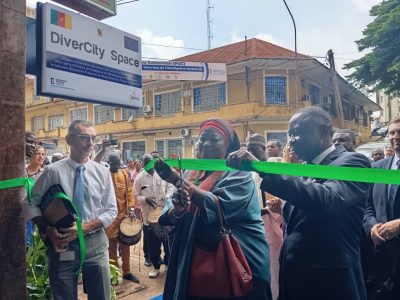 Bâti sur une superficie de 250 m² au cœur de la capitale politique camerounaise, cet espace urbain inauguré le 26 juin dernier par Célestine Ketcha Courtes, ministre de l’Habitat et du développement urbain (Minhdu), se positionne comme le cœur battant de l’écosystème d’innovation urbaine à Yaoundé. 
