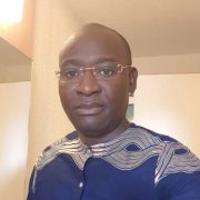 Ex-fonctionnaire des Nations Unies, où il a cumulé 25 ans de carrière à la résolution des conflits à travers le monde, Robert Ngangue roule désormais pour la paix et la prévention des conflits dans son pays d’origine. Dans cette tribune intitulée « Appel d’urgence pour la paix au Cameroun en 2025 », le conflictologue dévoile ses ambitions. Lire l’intégralité de son texte parvenu à notre rédaction.