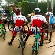 L’annulation de l’étape de Douala du Tour Cycliste International du Cameroun continue de faire réagir. Dans un communiqué publié ce 12 juin 2025, le maire de la ville, Roger Mbassa Ndine, a tenu à apporter des précisions sur les circonstances de cet incident, en soulignant un manque de concertation et la situation actuelle des infrastructures routières de la capitale économique.