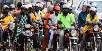 Dans un contexte politique tendu, le préfet du Wouri a pris les devants en interdisant la circulation des motos-taxis sur plusieurs grands axes de Douala, alors qu'une rumeur persistante évoquait un congrès non déclaré de l'opposant Jean Michel Nintcheu.