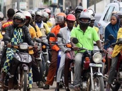 Dans un contexte politique tendu, le préfet du Wouri a pris les devants en interdisant la circulation des motos-taxis sur plusieurs grands axes de Douala, alors qu'une rumeur persistante évoquait un congrès non déclaré de l'opposant Jean Michel Nintcheu.