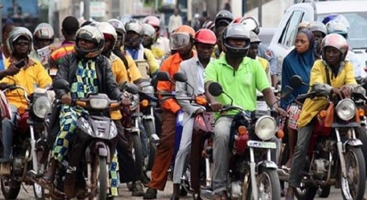 Dans un contexte politique tendu, le préfet du Wouri a pris les devants en interdisant la circulation des motos-taxis sur plusieurs grands axes de Douala, alors qu'une rumeur persistante évoquait un congrès non déclaré de l'opposant Jean Michel Nintcheu.