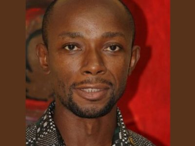 Candidat déclaré à l’élection présidentielle d’octobre 2025, Maurice Kamto courait le risque de voir son dossier de candidature rejeter. Pour éviter cet écueil, il a démissionné du MRC le 25 juin, adhéré au Manidem le 27 juin (si l’on se tient à sa déclaration, faite lors de la conférence de presse du 19 juillet 2025 à Odza). Par la suite, il a été investi par le Manidem. Cette double manœuvre a permis de contourner la disqualification potentielle de sa candidature en cas d’investiture par le MRC, formation politique non représenté, mais aussi de se conformer à l’article 3 alinéa 2 de la loi n-056 du 19 décembre 1990 sur les partis politiques qui dispose que « nul ne peut appartenir a plus d'un parti politique ». Ce principe de l’unicité de l’appartenance politique a du reste été consacré par le rejet de la candidature de Pierre Mila Assoute par la cour suprême, siégeant comme conseil constitutionnel le 27 septembre 2004.