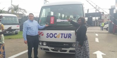 De type Fuso, flambants neufs, ils ont été acquis le 07 juillet 2025 chez le concessionnaire Tractafric Motors Cameroon. La Société dirigée par Lydienne Ngalle Bibehe entend participer et faciliter davantage la motilité des personnes dans la ville de Douala.