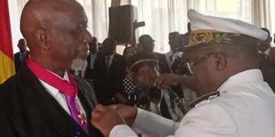 L’opérateur économique camerounais a reçu une nouvelle médaille des mains du Gouverneur de la région du Littoral, Samuel Dieudonné Ivaha Diboua ce vendredi 25 juillet 2025.