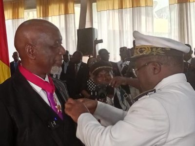 L’opérateur économique camerounais a reçu une nouvelle médaille des mains du Gouverneur de la région du Littoral, Samuel Dieudonné Ivaha Diboua ce vendredi 25 juillet 2025.