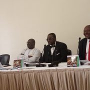En vue de  sauver des vies et redonner de l’espoir,  l’Association pour la culture présidée par la légende de la musique camerounaise, Moni Bilé lance l’initiative : « Les artistes se mobilisent pour la Nation »  