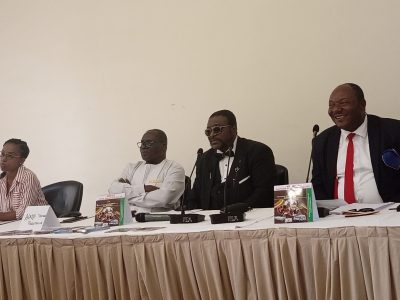 En vue de  sauver des vies et redonner de l’espoir,  l’Association pour la culture présidée par la légende de la musique camerounaise, Moni Bilé lance l’initiative : « Les artistes se mobilisent pour la Nation »  