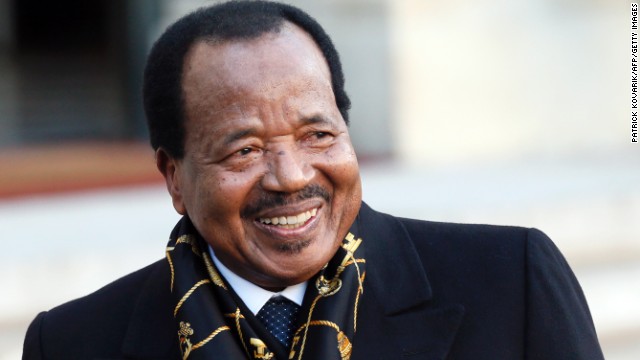 La scène politique camerounaise vient de connaître un tournant décisif. Après plusieurs mois de spéculations, de tensions internes et de luttes feutrées au sein du Rassemblement démocratique du peuple camerounais (RDPC), le président Paul Biya, 92 ans, a officiellement annoncé sa candidature à l’élection présidentielle du 12 octobre 2025. Cette déclaration met un terme aux rumeurs de succession et recentre les lignes de fracture récemment apparues au sein du parti au pouvoir.