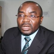 La date de la prochaine élection présidentielle camerounaise a été officialisée ce vendredi 11 juillet 2025 par le chef de l'Etat, Paul Biya. Selon le décret présidentiel, elle aura lieu le dimanche 12 octobre 2025. Le président du Mouvement camerounais pour la social-démocratie, Vincent-Sosthène Fouda saisit l'occasion pour écrire au peuple. Lire sa lettre ouverte ci-dessous.