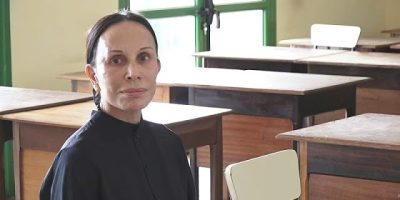 Dans un texte publié ce mardi 8 juillet sur le réseau social X (anciennement Twitter), Sylvia Bongo Ondimba, épouse de l’ancien président gabonais Ali Bongo Ondimba, a dénoncé l’enlèvement de deux membres de sa famille à Libreville par des agents des services spéciaux gabonais (DGSS). Elle affirme que son beau-frère, Frédéric Haffray, et son neveu, Mehdi Valentin, ont été enlevés à leur domicile et seraient depuis victimes de tortures.