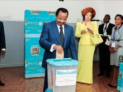 La présidentielle du 12 octobre prochain au Cameroun fera tomber les masques. Les faces invisibles seront visibles. Les mains cachées sous les gangs seront dévoilées au grand jour. Les soutiens endogènes et exogènes seront connus. Rien ne sera caché. Même les parrains des postulants qui pensent pouvoir manipuler l’opinion dans l’ombre durant cette période seront ou sont même déjà connus.