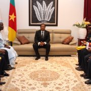 Ils étaient jadis les garants de la tradition, écoutés avec respect, parfois craints. Aujourd’hui, les chefs traditionnels au Kamerun se retrouvent aux marges du respect et au cœur des querelles partisanes.