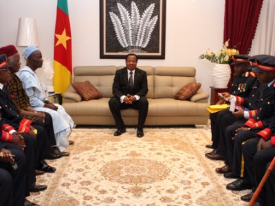Ils étaient jadis les garants de la tradition, écoutés avec respect, parfois craints. Aujourd’hui, les chefs traditionnels au Kamerun se retrouvent aux marges du respect et au cœur des querelles partisanes.