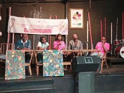 L'association des Jeunes communicateurs (JCOM) a lancé la première édition de la « Kermesse JCOM » le 2 août 2025 à Yaoundé. Une initiative solidaire et artistique pour soutenir les institutions hospitalières camerounaises et les patients en situation d'urgence. Le thème « L'art et la culture au service de la santé publique » met en avant l'approche novatrice de l'organisation.