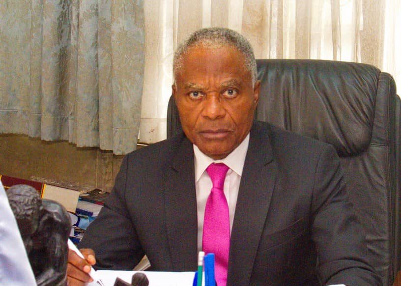 L'Institut universitaire numérique GreenSprings, établissement d'enseignement supérieur axé sur le numérique, a nommé le professeur Boyomo Assala au poste de vice-chancelier et le professeur Victor Julius Ngoh au poste de secrétaire général. Ces deux personnalités académiques ont été nommées récemment par voie de communiqués distincts de la hiérarchie de l'Institut. Forts de leurs performances académiques et de leur parcours professionnel, ces deux personnalités emblématiques du paysage éducatif camerounais dicteront et animeront la vision de l'établissement afin de permettre à ses étudiants de devenir des professionnels de la nouvelle génération. Forts de leur expérience dans plusieurs milieux universitaires, ces deux hommes mettront à profit leur expérience pour assurer le bon fonctionnement quotidien de l'établissement et atteindre l'excellence académique.