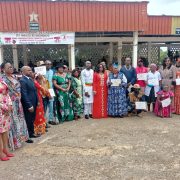 À Bafia, le Salon départemental de l’artisanat du Mbam-et-Inoubou s’est achevé ce 21 août sur une note d’enthousiasme et de fierté collective. Deux journées intenses qui ont permis de révéler l’authenticité d’un patrimoine artisanal unique et de mesurer les avancées concrètes de la décentralisation dans la promotion des métiers d’art.