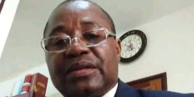 Les villes de Yaoundé, Douala et Bafoussam accueilleront les cérémonies de dédicace du livre « Pour le libéralisme communautaire : de l’idéologie aux réalisations », respectivement les 29 août, 22 et 29 septembre 2025. Préfacé par le Premier ministre, Joseph Dion Ngute, l’ouvrage revient en profondeur sur les transformations sociales, culturelles et la protection de l’environnement par le président Paul Biya depuis son accession à la magistrature suprême en 1982. Dans cet entretien exclusif accordé à La Plume de l’Aigle ce samedi 23 août, Luther André Meka, président-fondateur de l’association Synergies nationale de la promotion du vivre ensemble, initiateur de l’événement, nous parle des enjeux et de l’importance de cette contribution littéraire à quelques semaines de l’élection présidentielle au Cameroun.  