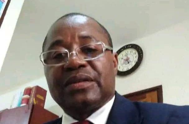 Les villes de Yaoundé, Douala et Bafoussam accueilleront les cérémonies de dédicace du livre « Pour le libéralisme communautaire : de l’idéologie aux réalisations », respectivement les 29 août, 22 et 29 septembre 2025. Préfacé par le Premier ministre, Joseph Dion Ngute, l’ouvrage revient en profondeur sur les transformations sociales, culturelles et la protection de l’environnement par le président Paul Biya depuis son accession à la magistrature suprême en 1982. Dans cet entretien exclusif accordé à La Plume de l’Aigle ce samedi 23 août, Luther André Meka, président-fondateur de l’association Synergies nationale de la promotion du vivre ensemble, initiateur de l’événement, nous parle des enjeux et de l’importance de cette contribution littéraire à quelques semaines de l’élection présidentielle au Cameroun.  