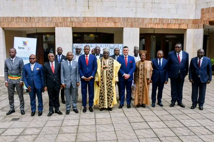 Un accord tripartite a été signé le 29 août 2025 à Yaoundé entre l’État du Cameroun, Impex Trading et un groupe d’investisseurs pour le projet Ndolle City. Cette cérémonie, présidée par le ministre du Tourisme et des loisirs Gabriel Mbairobe, s’est tenue sous le haut patronage du président de la République du Cameroun.