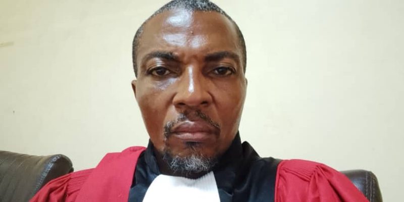 L’enseignant de science politique à l’Université de Douala revient sur la symbolique du cadeau sous forme de palmier à huile que le président Paul Biya a remis hier à Thierry Marchand, l’ambassadeur de France arrivé en fin de séjour au Cameroun et sur sa stratégie de campagne depuis 1992.