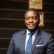L’avocat d’affaires et président du Think Do Tank The Okwelians était sur « Actualités Hebdo » sur la CRTV dimanche dernier. Voici un extrait de ses déclarations sur le sous-emploi des jeunes.