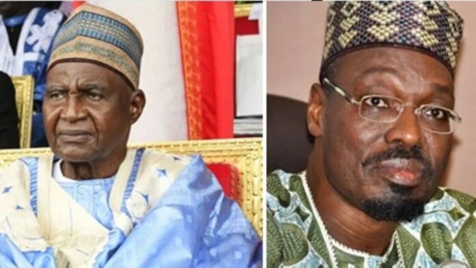 Issa Tchiroma Bakary est remonté contre Bello Bouba Maigari qui conteste sa désignation comme « candidat consensuel » de l’opposition camerounaise par l’Union pour le changement (UPC) samedi dernier. Dans un communiqué rendu public dimanche par son porte-parole, le président de l’Union nationale pour la démocratie et le progrès (UNDP) rappelle que seul le Conseil électoral d’Elecam est habilité à publier la liste des candidats autorisés à prendre part à une élection présidentielle.