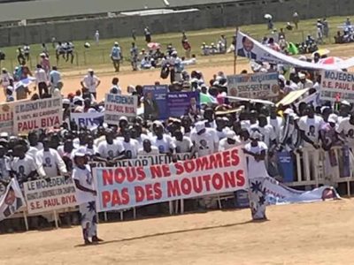 Après des heurts entre militants, le sous‑préfet a interdit le port et l’usage d’armes ainsi que l’emploi de milices, confiant la sécurité des meetings aux forces de l’ordre et menaçant de poursuites les contrevenants, à quelques jours du scrutin.