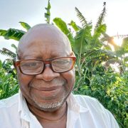« Le journal Le Messager, au fort de sa puissance, savait pouvoir compter sur lui, Sipa, Lingo et bien d’autres pour qui la presse n’était pas un moyen pour s’enrichir, mais un instrument de choix pour défendre ses idées », écrit sur Facebook, Benjamin Zebaze, journaliste et ami de longue date d’Édouard Kingue.