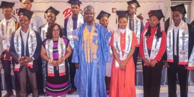 Ce sont 50 majors de la promotion 2025 des examens de baccalauréats et GCE Advanced Level toutes séries confondues, qui ont été récompensés par l'institution bancaire Afriland First Bank, lors d’une cérémonie marquée par la présence de la ministre de l’Enseignement secondaire, Pauline Nalova Lyonga.