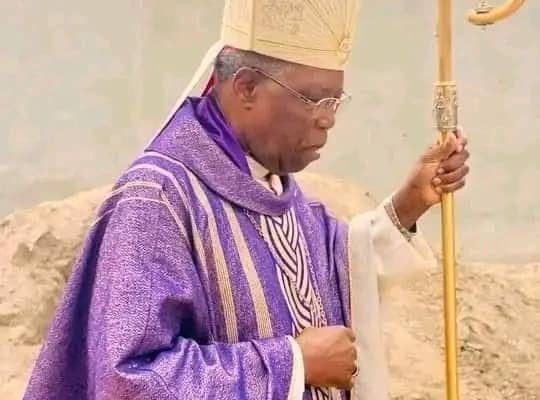 Le diocèse de Mbalmayo a annoncé, ce dimanche 7 septembre 2025, le décès de Mgr Adalbert Ndzana. Âgé de 86 ans, il est mort à Yaoundé des suites d’une maladie, a indiqué dans un communiqué Mgr Joseph‑Marie Ndi‑Okalla, évêque en fonction.