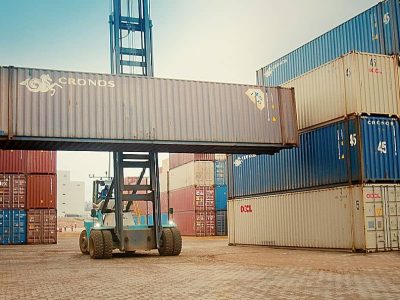 Les investissements et les performances du terminal à conteneurs font nager le port en eaux profondes de Kribi dans la cour des grands. Depuis mars dernier, KCT a engagé la phase 2 de ses investissements avec une nouvelle installation, des acquisitions de pointe et des chantiers d’extension impressionnants.