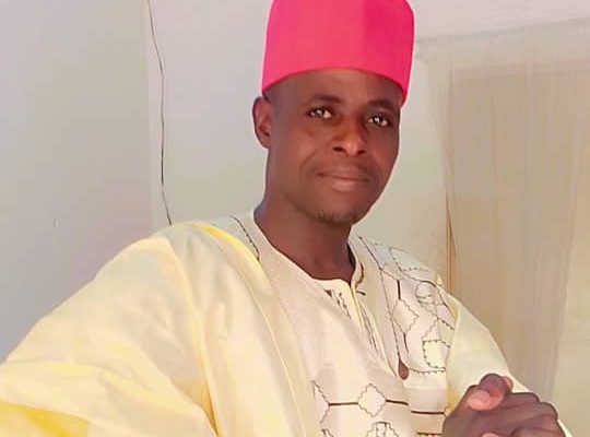 Alexis Mindowo, Président National du MSC : « Le Président Paul Biya, du haut de son humilité et de sa sagesse, reste et demeure l’unique homme d’Etat à même de diriger notre pays dans la paix et la prospérité. Quant aux autres candidats dits de l’opposition, sachons qu’ils ne roulent que pour leurs intérêts personnels. Nous ne devrions contribuer de quelque manière que ce soit aux manœuvres de déstabilisation que certains politiciens sont en train de mener dans notre pays ».